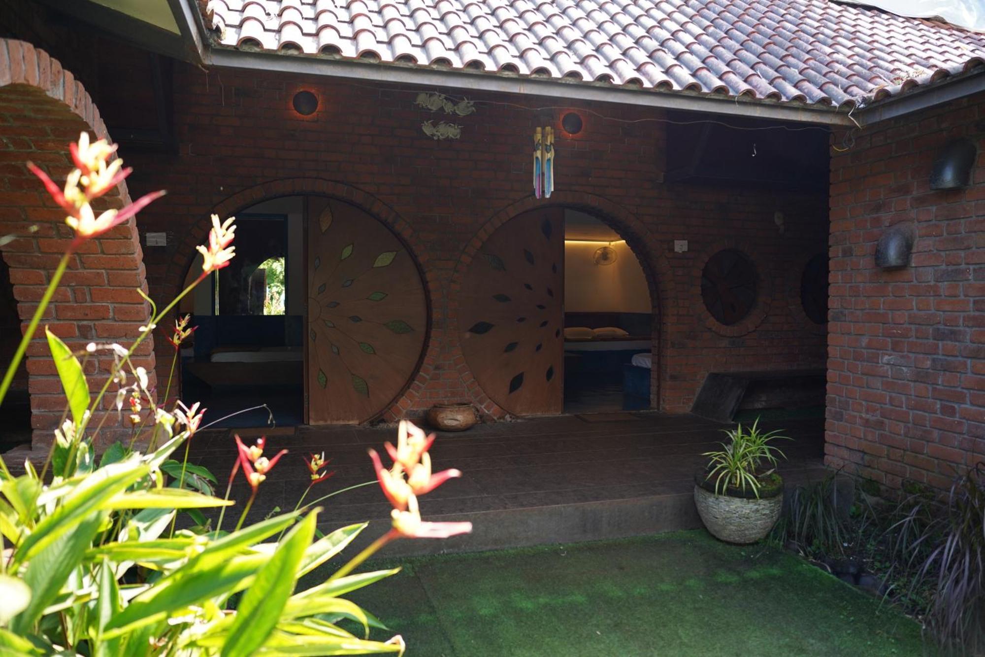 Bamboo And Bricks Resort Welhe Exterior photo
